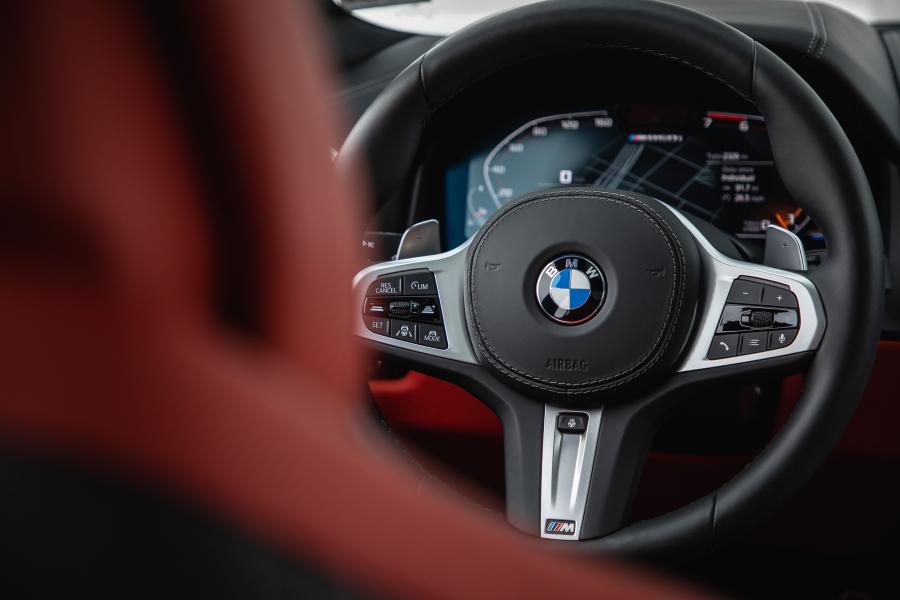 Детали интерьера BMW M850i xDrive Gran Coupe (G16) 2019 года  (NA) (фото 2 из 35)